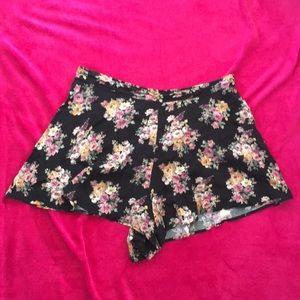 Floral flowly plus size shorts